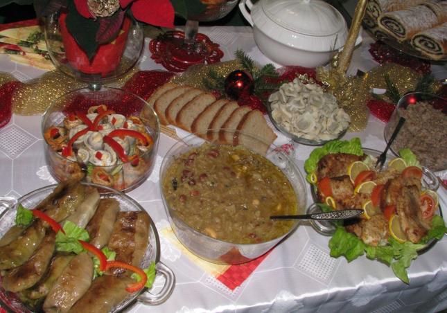 Potrawy wigilijne przygotowane przez Lokalną Grupę Działania Region Sanu i Trzebośnicy. Fot. Adam Cyło
